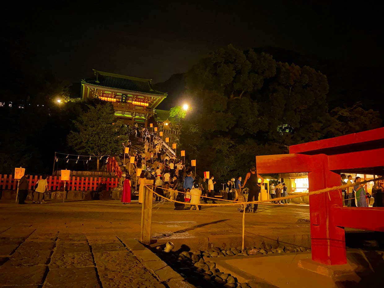 鎌倉 夏の風物詩 ぼんぼり祭で幻想的な夏の夜を楽しもう 鎌倉観光なら バズトリ Buzztrip Kamakura 観光 グルメ 自然