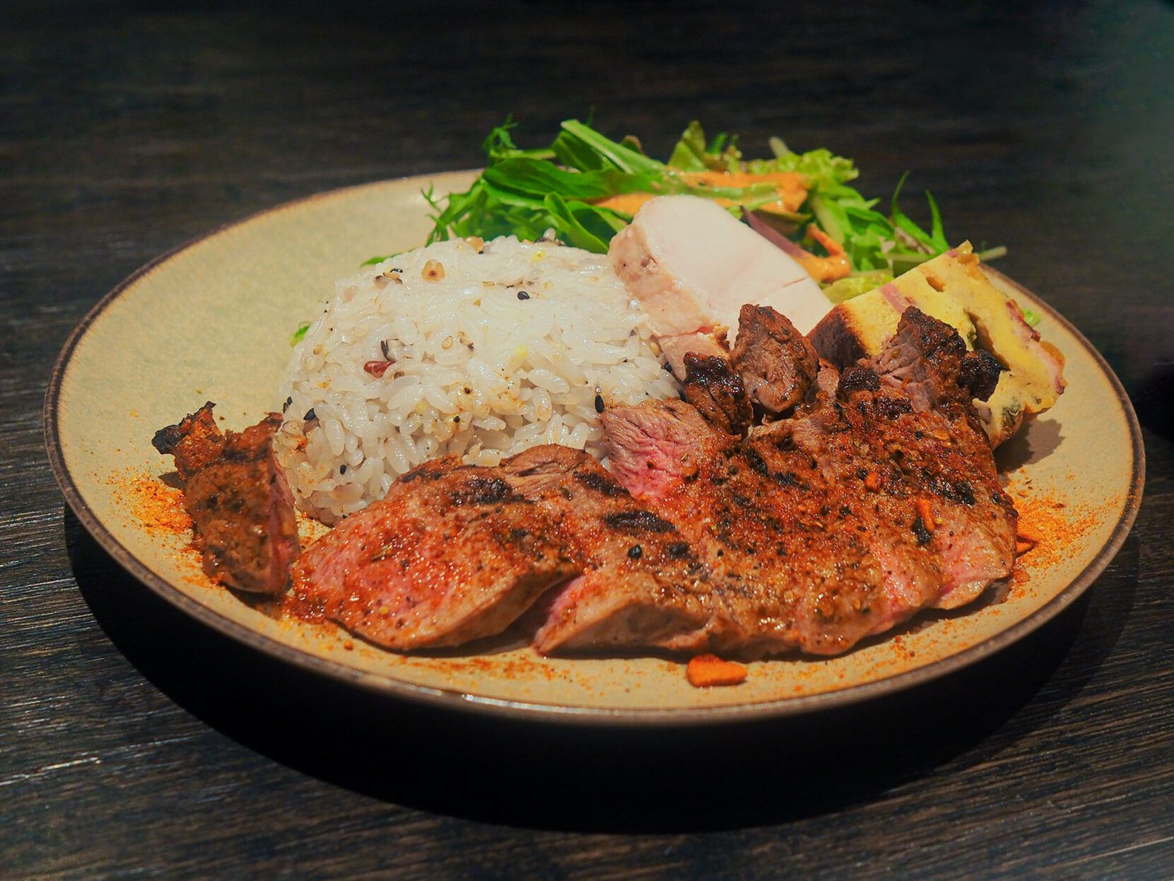 「肉とワイン みなもと」で美味しいお肉料理とワインを堪能したい | 鎌倉観光なら [ バズトリ -BUZZ TRIP Kamakura-]  観光・グルメ・自然