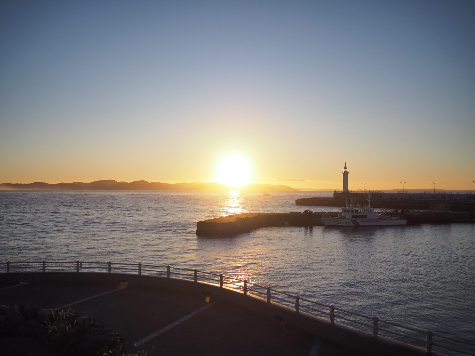 江ノ島の黄昏 江の島から見る初日の出！感動の体験から新年をスタート | 鎌倉観光